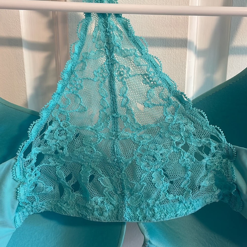 Victoria secret teal bra 34D - Picture 3 of 4